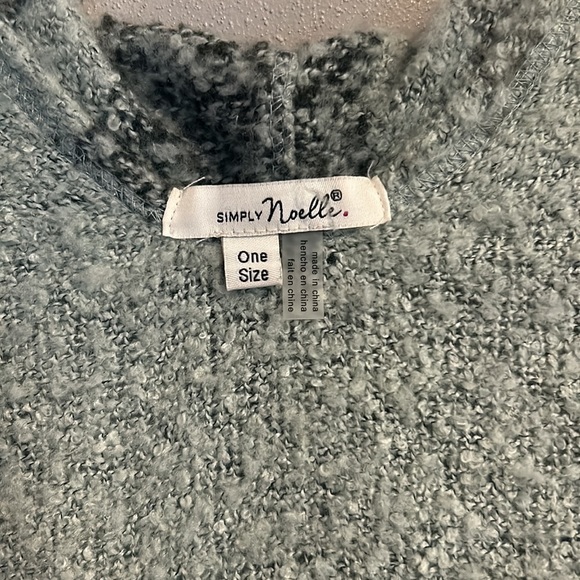 Simply Noelle poncho? - Picture 3 of 4